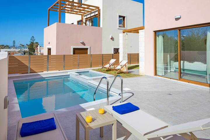 Panorea Villa II, 4 BD, pool, 300m from the sand! gallery image 2