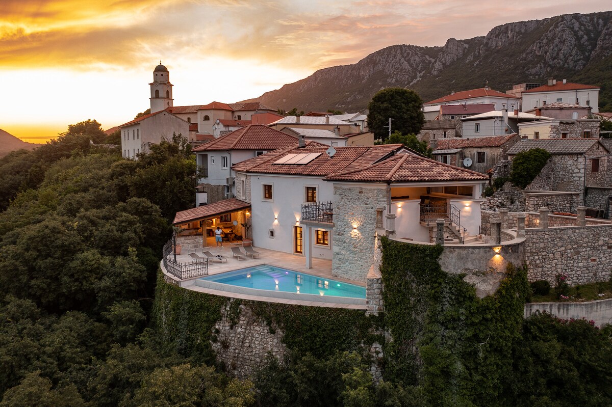 Villa Eve's castle