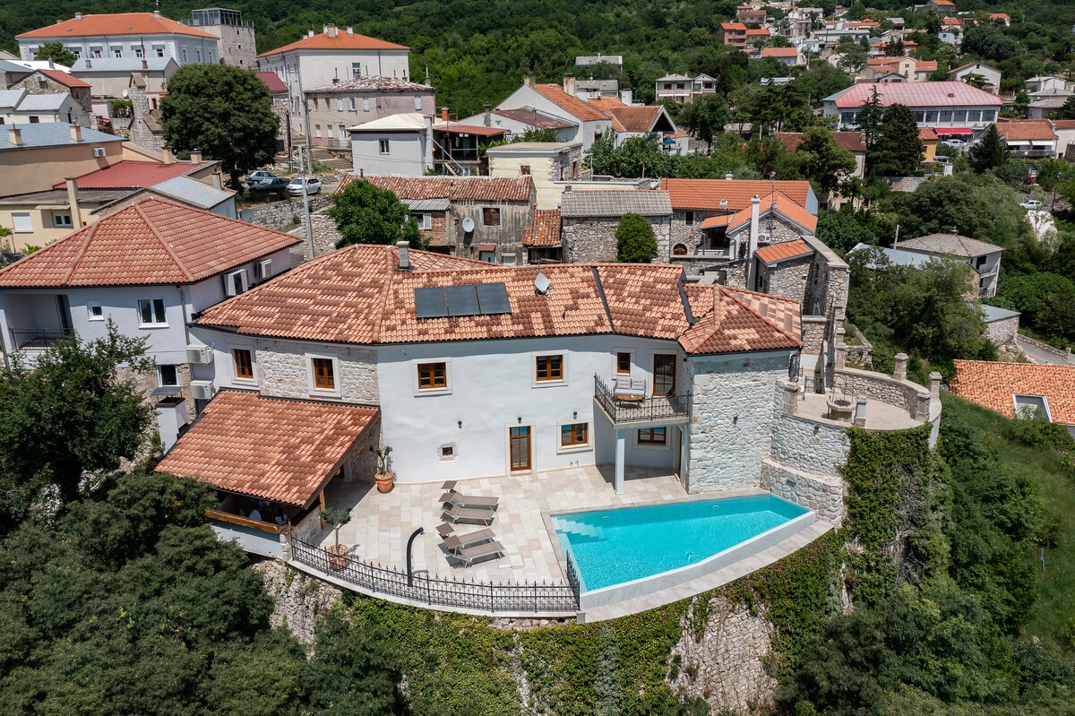 Villa Eve's castle