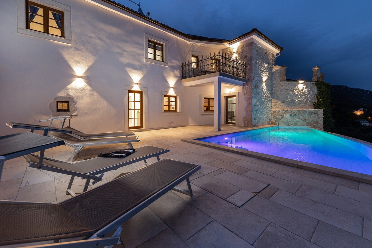 Villa Eve's castle