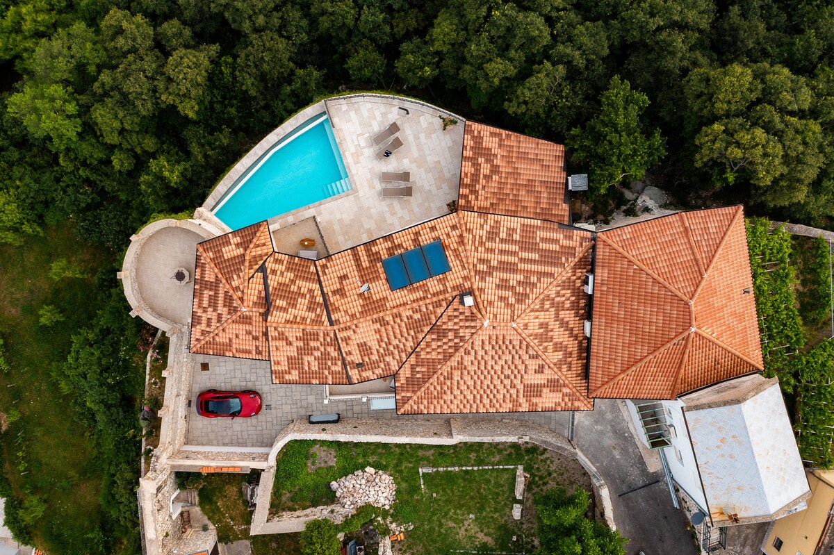 Villa Eve's castle