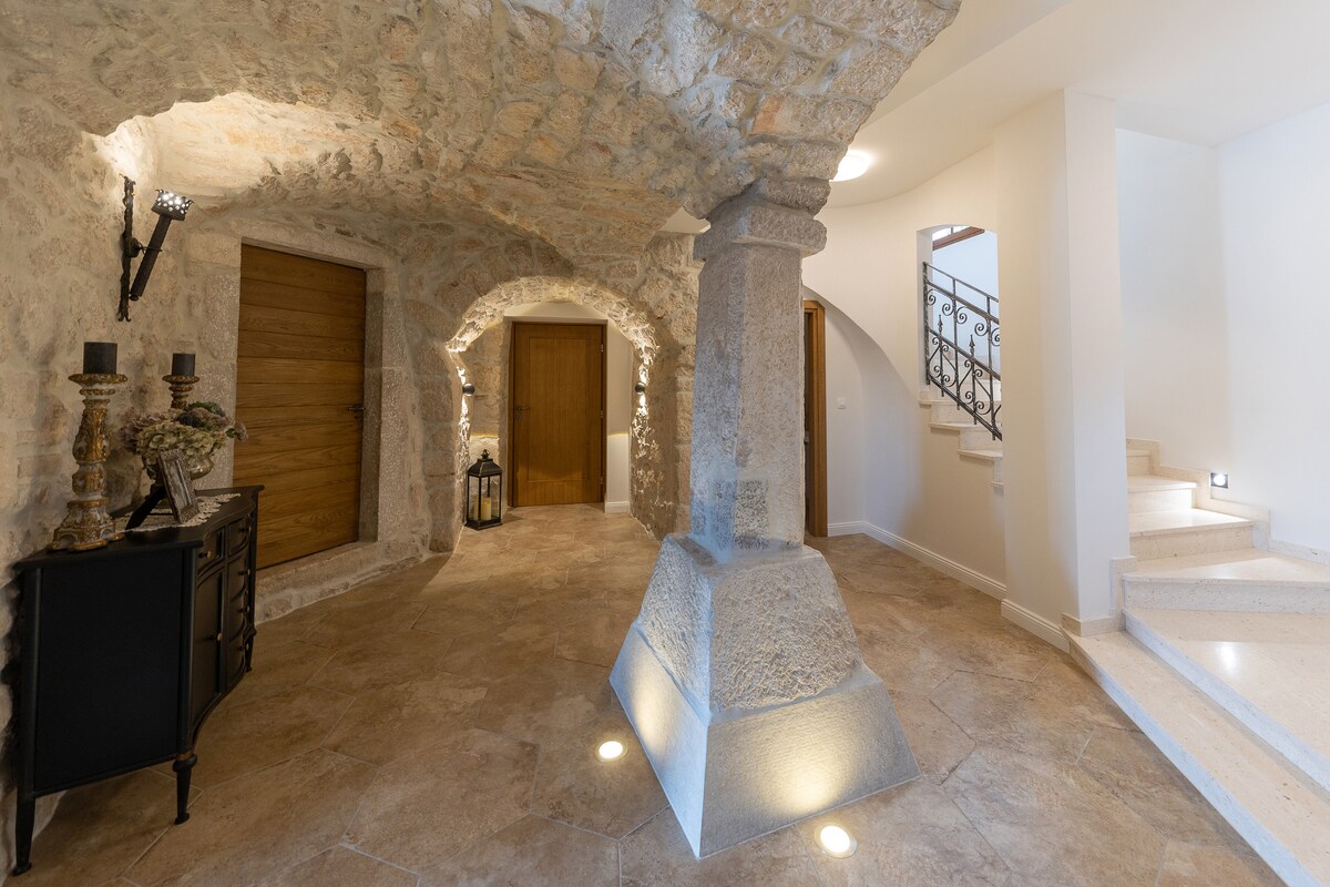 Villa Eve's castle