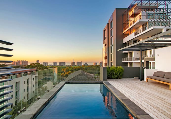 169 on Main, Greenpoint