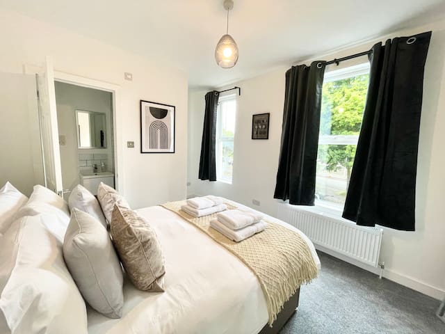 Gatton House. 3 Bedrooms, Sleeps 6 – BS2 gallery image 2