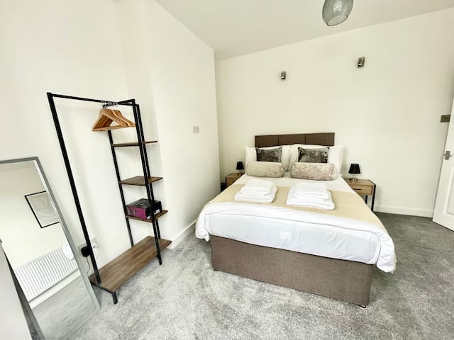 Gatton House. 3 Bedrooms, Sleeps 6 – BS2 gallery image 3