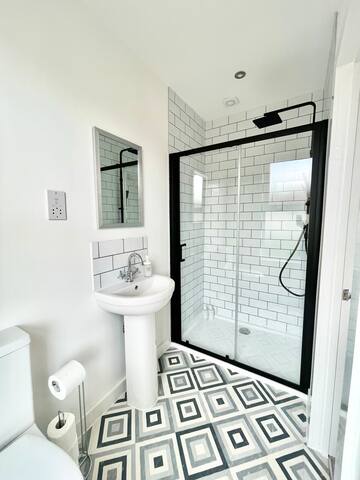 Gatton House. 3 Bedrooms, Sleeps 6 – BS2 gallery image 4