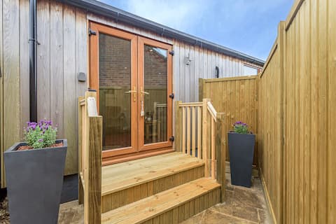 Successful Airbnb property: Leveret Lodge - Self contained Sleeps 2 in Burnham Market
