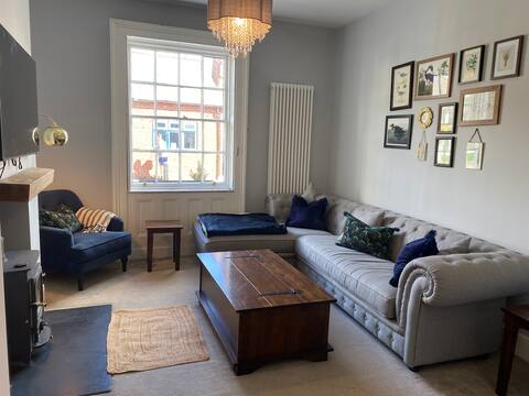 Town centre Victorian period 3 bedroom home