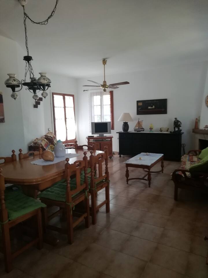 Agradable Casa Con Chimenea Interior Y Jardín - Torredembarra