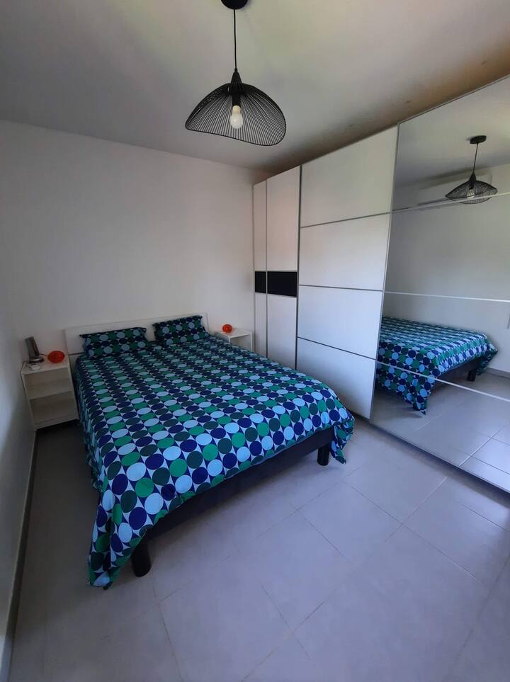 საძინებელი 1