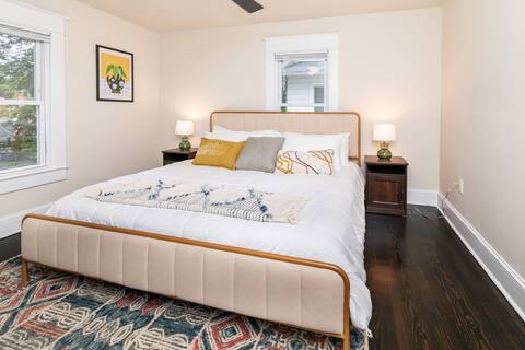 Comfy Belle House
"Relax in the HotTub"