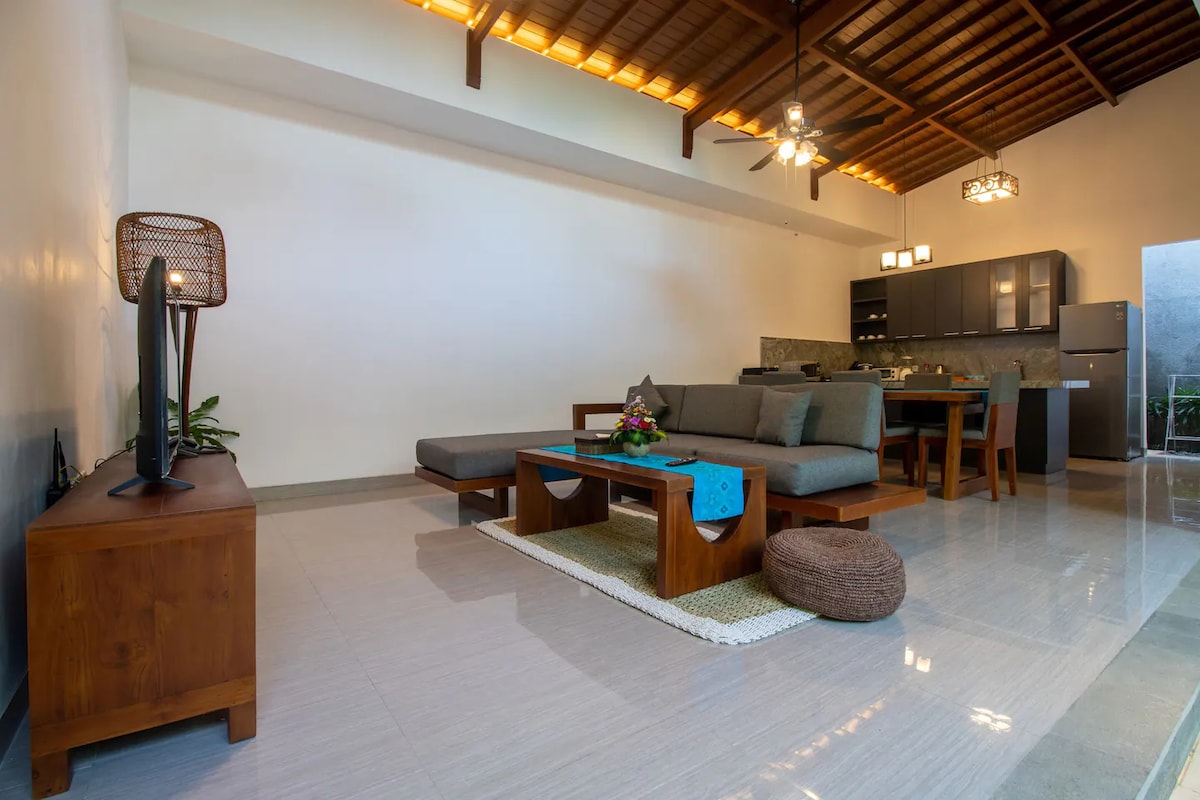 Villa in Kecamatan Denpasar Selatan · ★4.88 · 3 bedrooms · 4 beds · 3 private baths, сопоставимый объект Airbnb