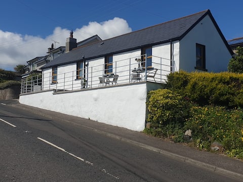 Brae Cottage-Charming country retreat & sea views