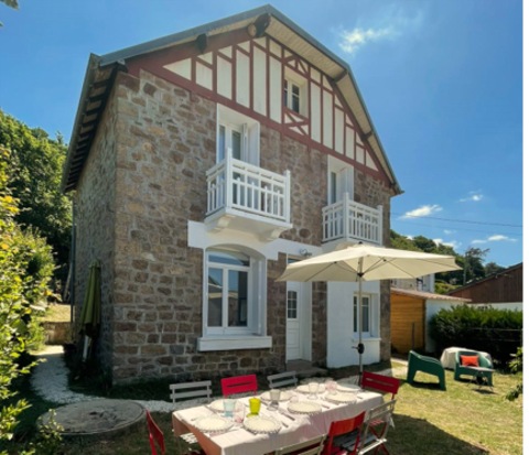 Beautiful Villa at 300m from the beach