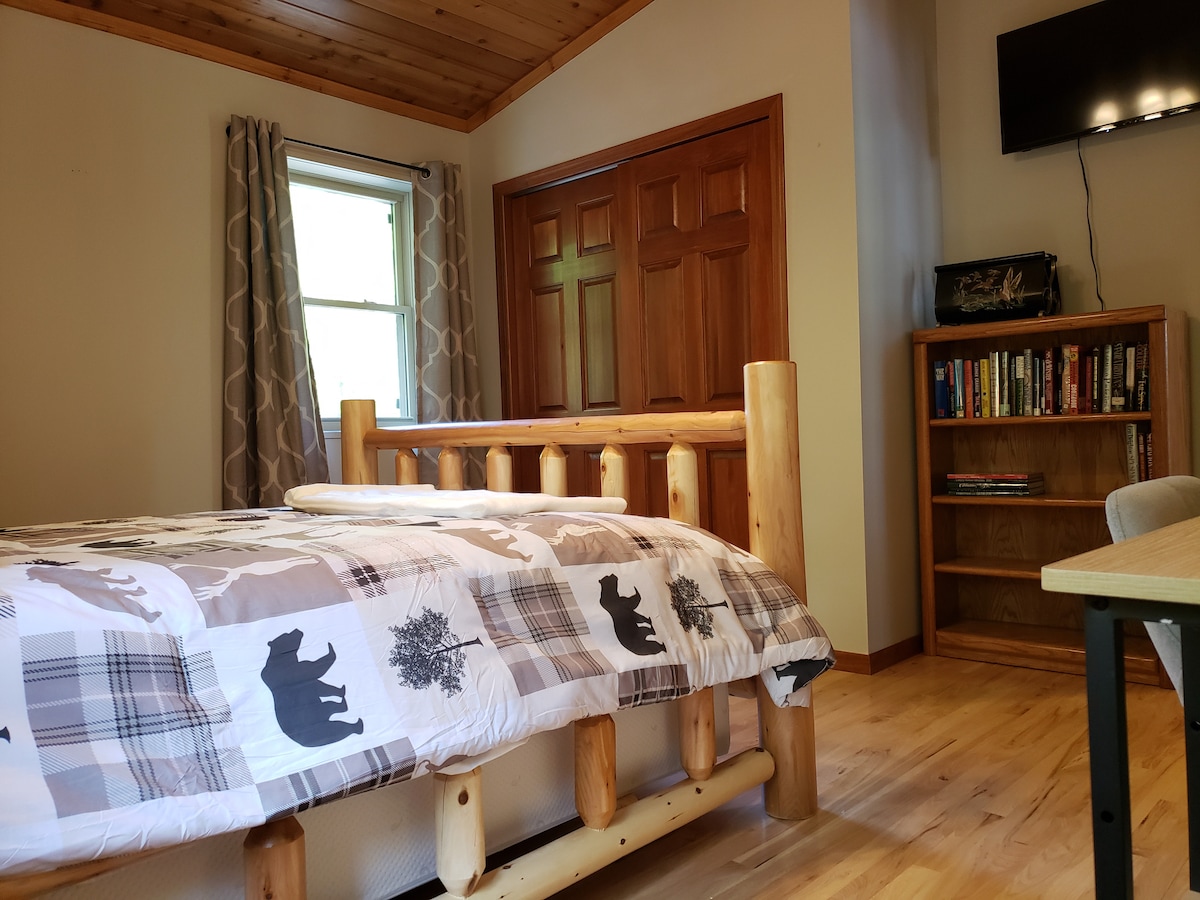 חדר שינה פרטי עליון/לופט (קווין סייז)