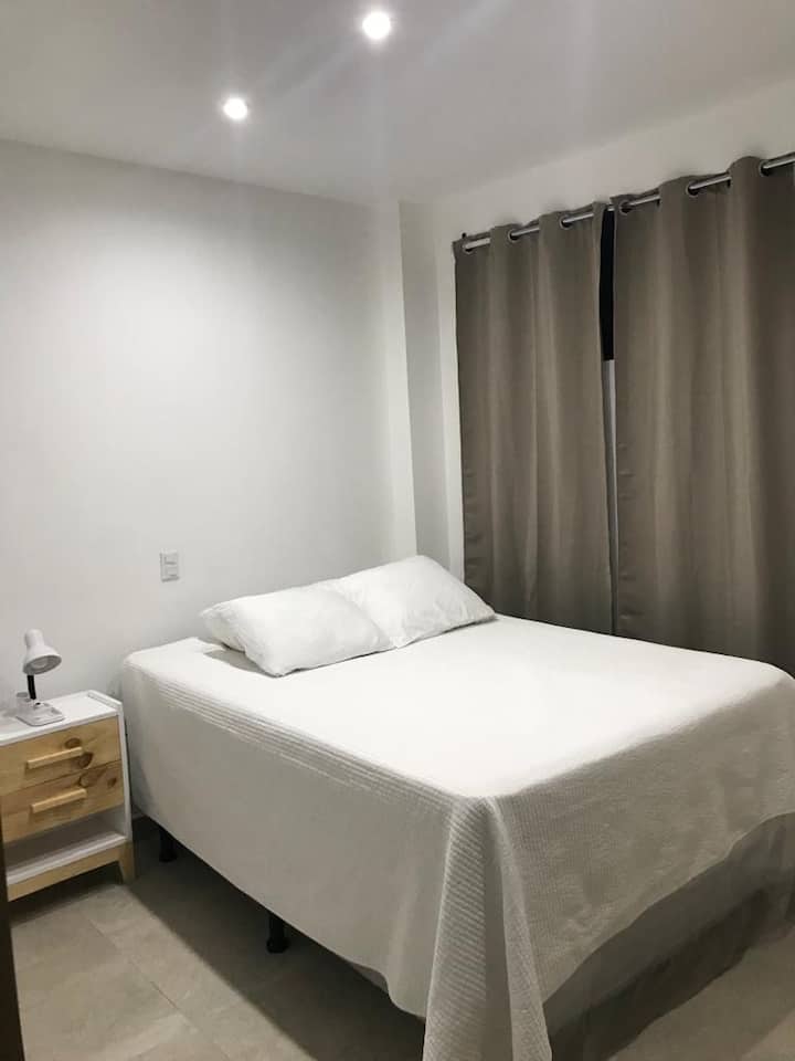 Dormitorio 2 con 1 cama tamaño queen