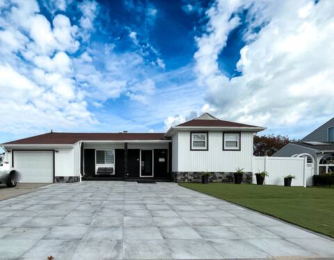 The Black & White House