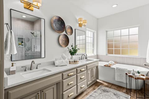 Luxury Home @ Crystal Bridges + Trail Access