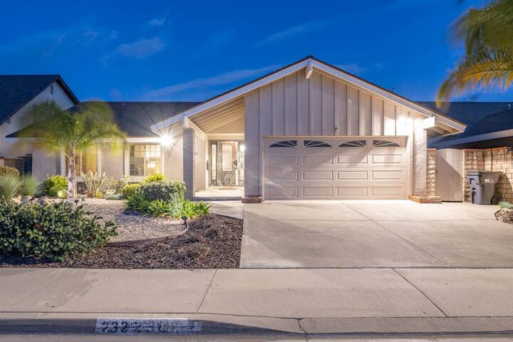 136 Modern Family Valencia Home-by-Magic Mountain gallery image 5