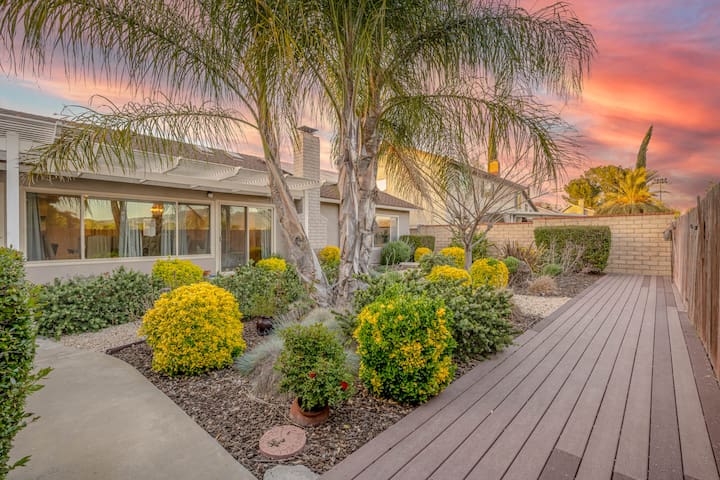 136 Modern Family Valencia Home-by-Magic Mountain