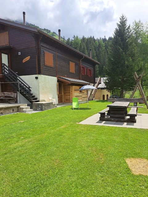 Top performing Airbnb: Chantauvent Cottage – Main floor – La Fouly in Orsières
