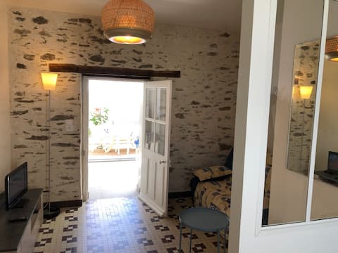 Successful Airbnb property: Nice apartment 80 m from the beach... Wi-Fi available in La Bernerie En Retz