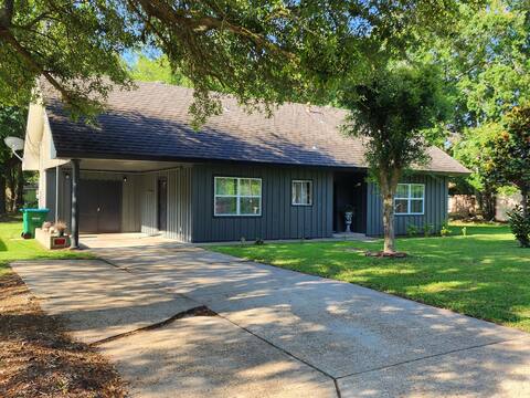 Clean, Spacious, 3 BR 2 BA, Handicap access