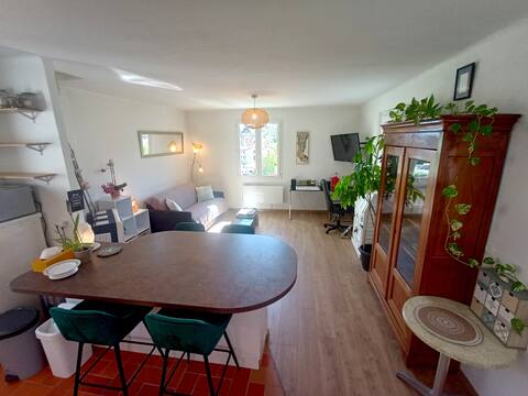House for 4 people with garden at the foot of the mountains