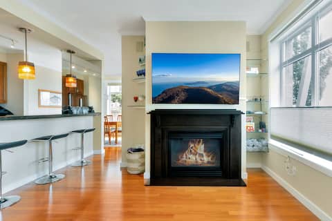 Waterfront 2BD Next to Pike Place w/ Private Patio