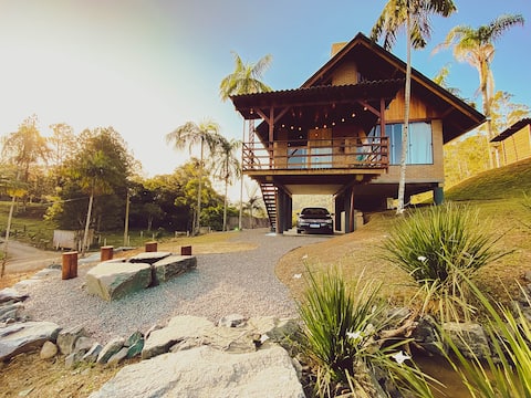 Exclusive cabin with hot tub and fireplace