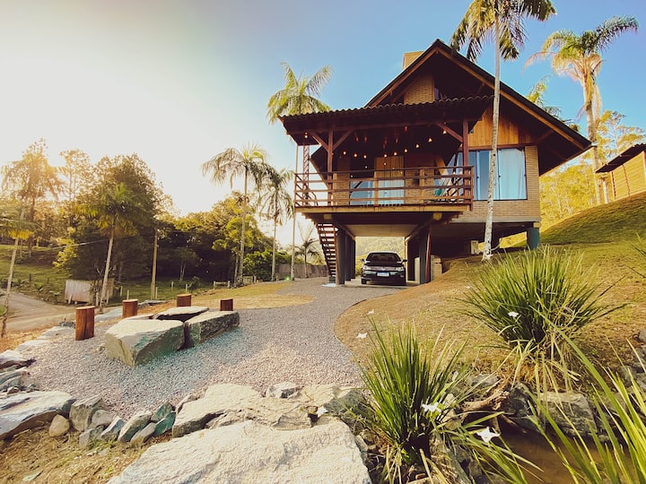 Cabin with hot tub and fireplace. Vale Europeu Gold Seal