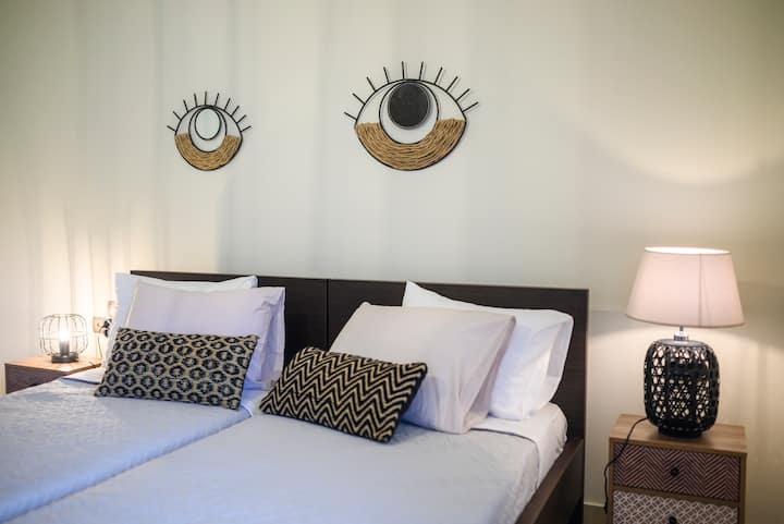 Საძინებელი 1 2 ორადგილიანი საწოლით