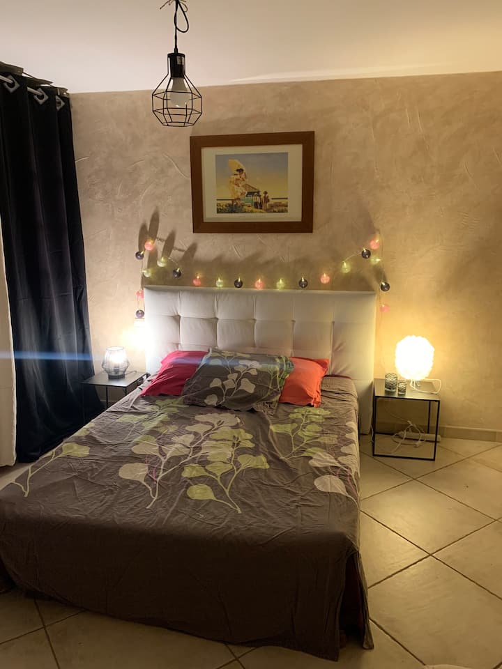 Apartman za roditelje u prizemlju s izravnim pristupom vrtu i bazenu