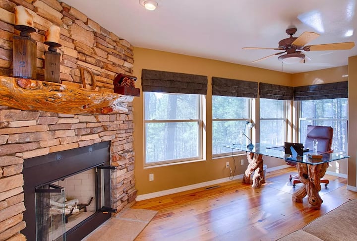 office (bedroom #7) with queen pull out couch 