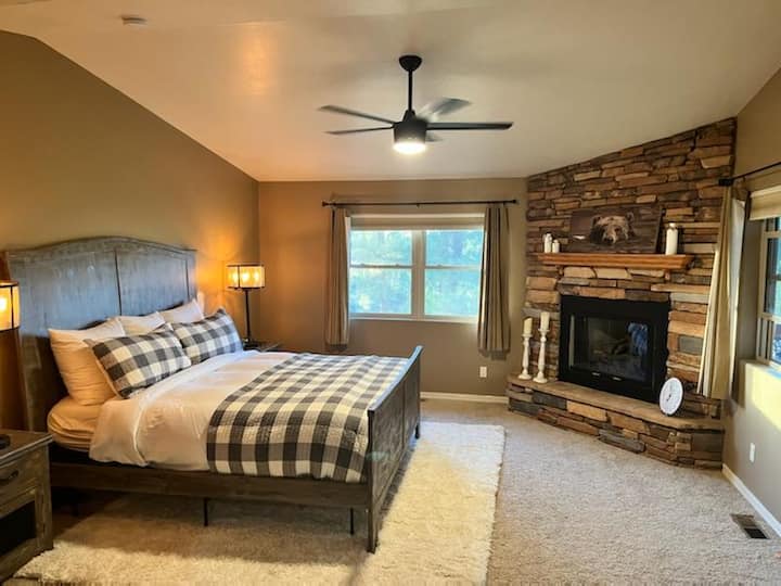 Master Bedroom (king bed) with fireplace