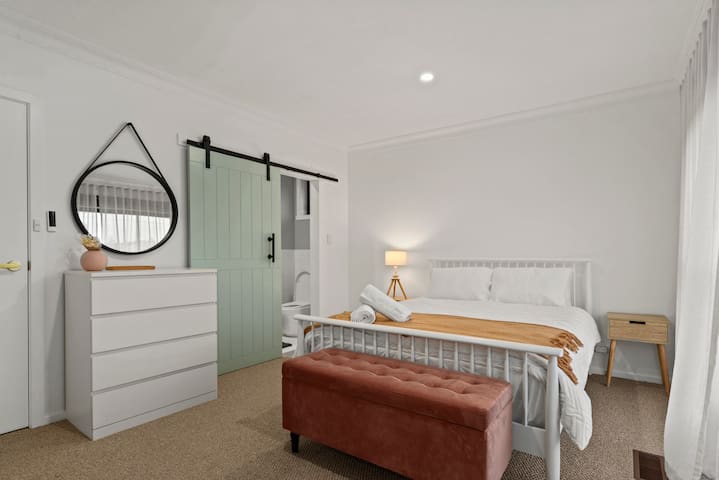 Luxurious/Large Home – 5min/Airport – 15min/City