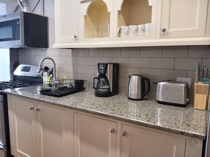 Great Bedroom - Shared Bathroom And Patio Near Nyc
