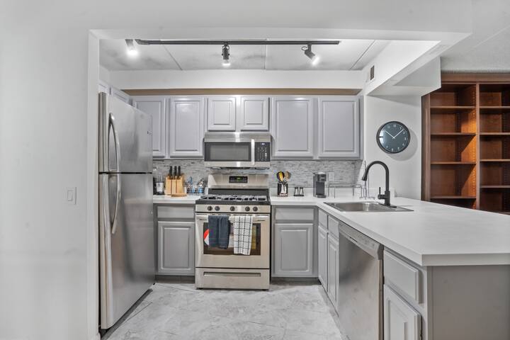 Modern Spacious 3BR 2BTH APT in Manhattan gallery image 3