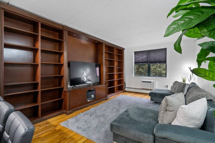 Modern Spacious 3BR 2BTH APT in Manhattan gallery image 2