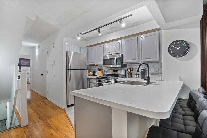 Modern Spacious 3BR 2BTH APT in Manhattan gallery image 4