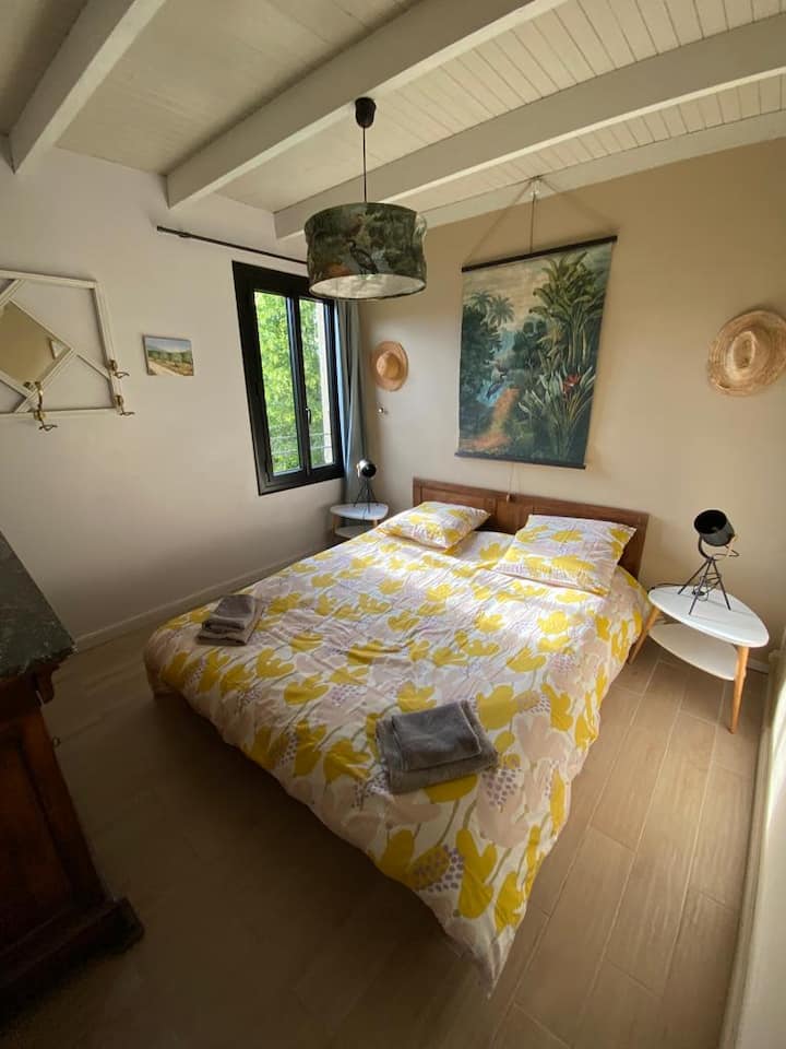 غرفة النوم 4 (الطابق الأول).