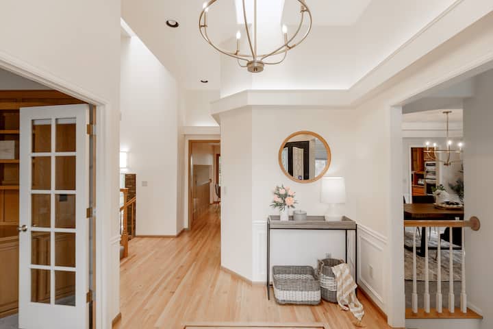 Charming 5br Home/high-class Residential Community - Redmond, WA