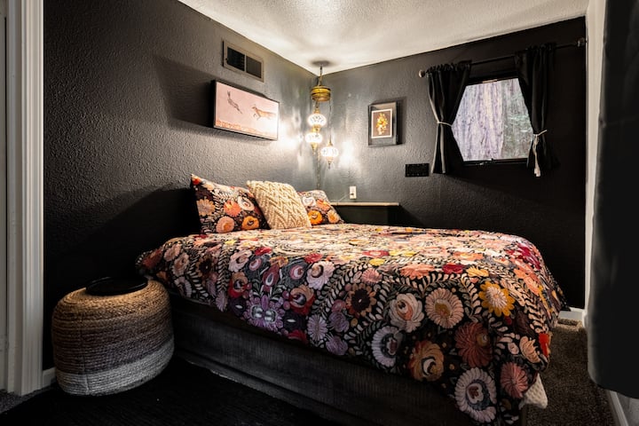 Bedroom 3 - Downstairs

-Full Size Bed
-Sitting Chair
-USB and/or outlet on both side of the bed
-Drawers under the bed
-Built in shelving and hanging space
-Blackout Curtains
-View of Lower Deck surrounded by Trees!