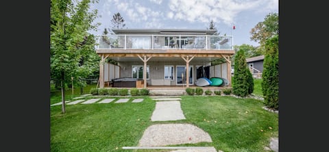 Georgian Bay Waterfront Cottage w/ HOT TUB-4 bedrm