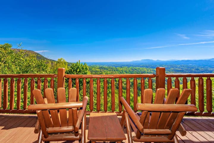 Radiant View: Top Amenities, Hot Tub, Fire Pit. - Townsend, TN