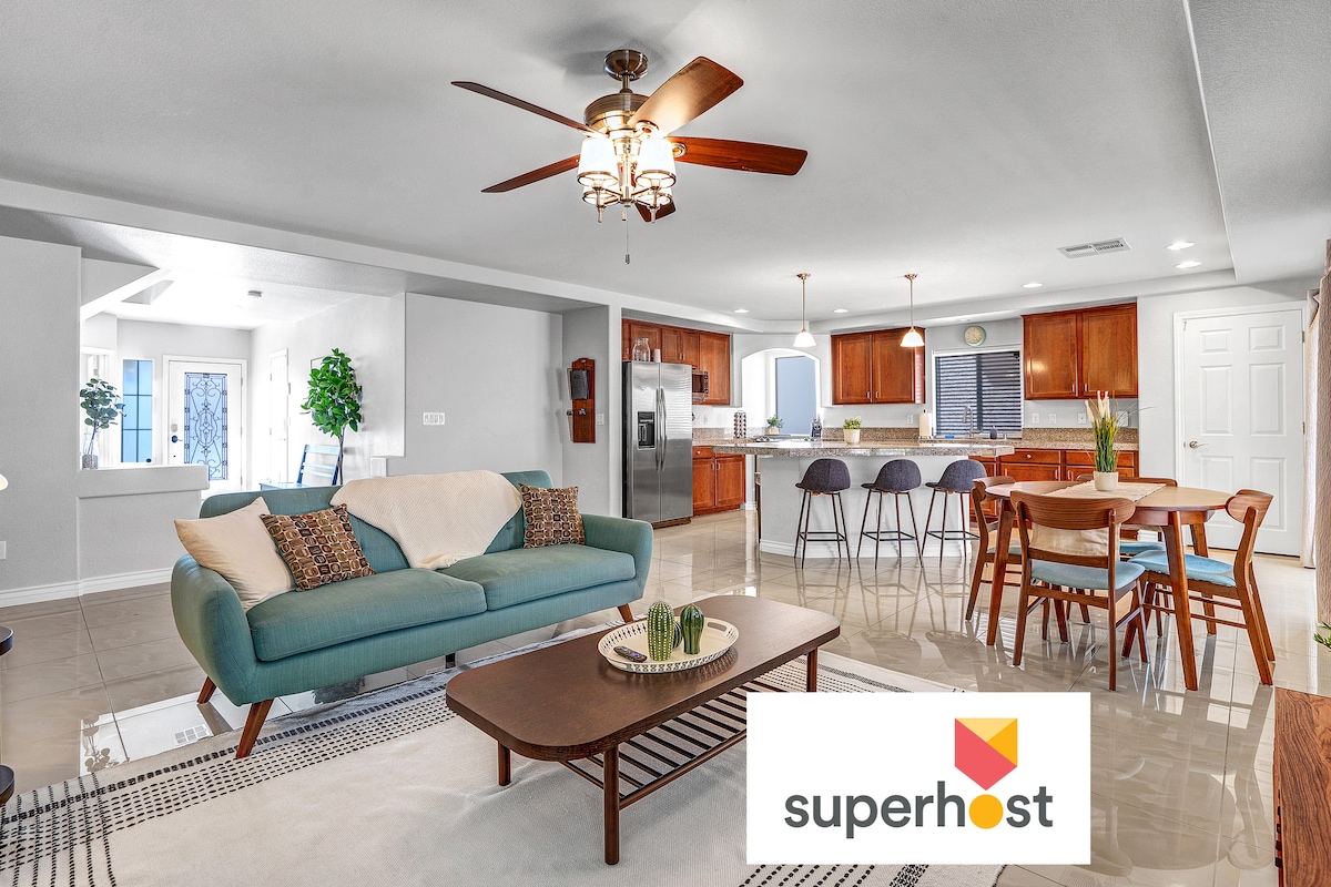 ตั้งแต่นั้นมาเราได้เปลี่ยนโซฟาในห้องนั่งเล่นนี้เป็นเตียงโซฟาแบบเปลี่ยนได้ 2 หลังจากคอสต์โกซึ่งทั้งคู่เปลี่ยนเป็นเตียงขนาดควีนไซส์ได้  พวกเขาสบายสุดๆ