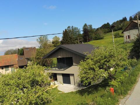Hot tub & sauna chalet - Between lakes & mountains
