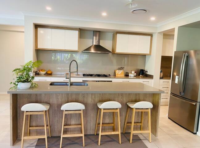 Near New 3 bedroom home with pool Peregian Beach gallery image 3