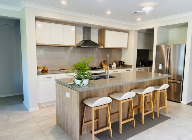 Near New 3 bedroom home with pool Peregian Beach gallery image 2