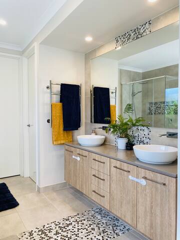 Near New 3 bedroom home with pool Peregian Beach gallery image 5